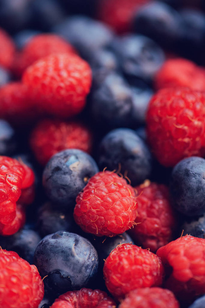 Blueberries and raspberries - Valokuva, kuva