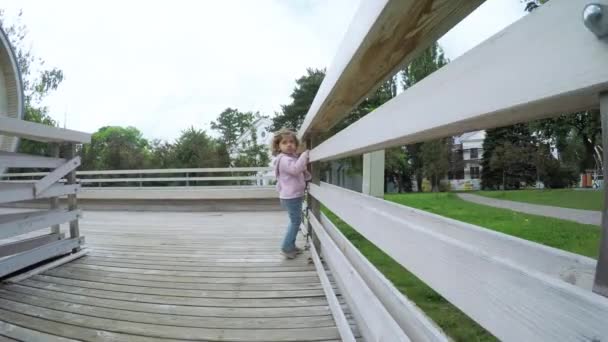 Child on playground - Felvétel, videó