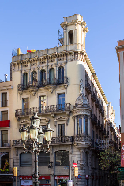 Edificios históricos en Barcelona en la Rambla
 - Foto, imagen