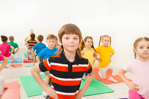 happy kids practicing gymnastic - Zdjęcie, obraz