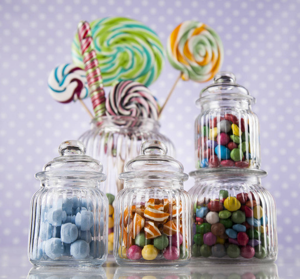 Красочные конфеты в банках
  - Фото, изображение