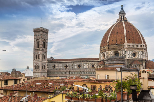 Duomo van Florence vanaf het hotelterras - Foto, afbeelding