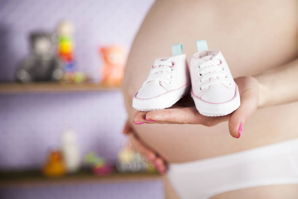 Scarpe donna incinta
 - Foto, immagini