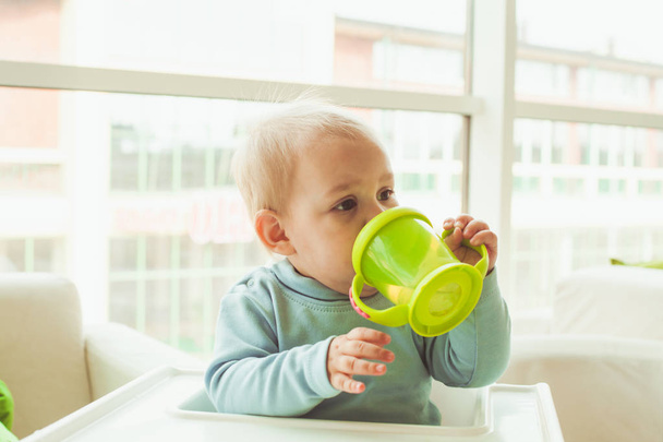 Little boy with baby cup - 写真・画像