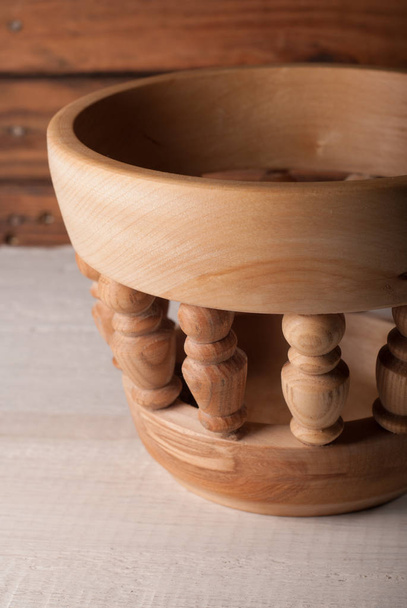 pot décoratif en bois fait sur un tour
 - Photo, image