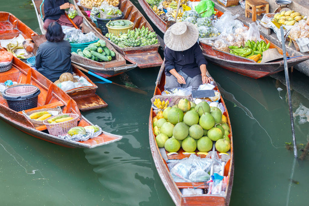 Damnoen Saduak mercado flotante en Ratchaburi cerca de Bangkok, Tailandia
 - Foto, imagen
