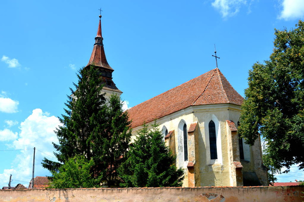 Μεσαιωνική σαξονικό εκκλησία στο χωριό Feldioara, χτισμένο από τους Τεύτονες Ιππότες 900 χρόνια πριν, στη Τρανσυλβανία, Ρουμανία - Φωτογραφία, εικόνα