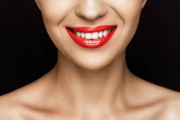 aantrekkelijke vrouw met rode lippen  - Foto, afbeelding
