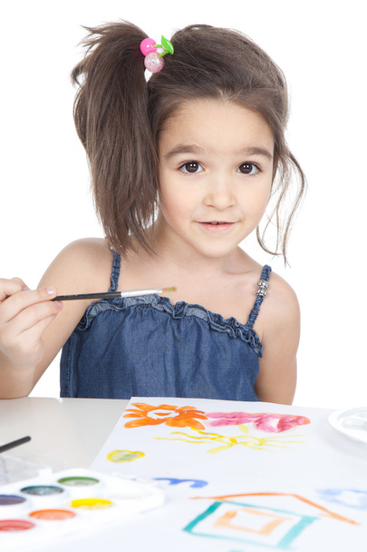 Little brunette girl drawing at the desk - Foto, Imagem