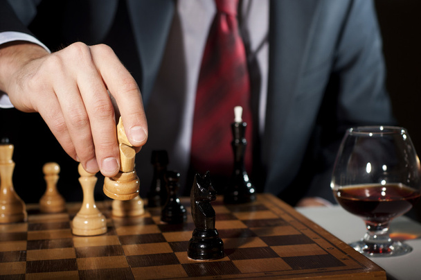Businessman plays chess - Valokuva, kuva