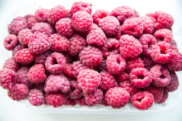Fresh red raspberries - Foto, imagen