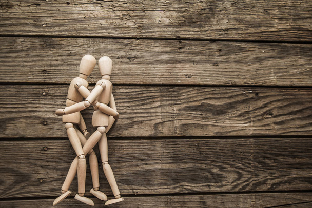 wooden figures,  couple in love.  - Foto, immagini