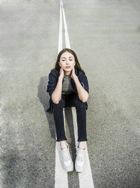  girl sitting on the middle of  road - Valokuva, kuva