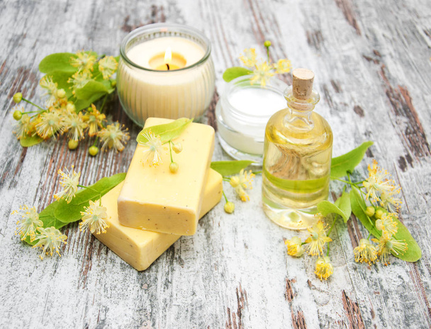 Spa products with linden flowers - Foto, imagen