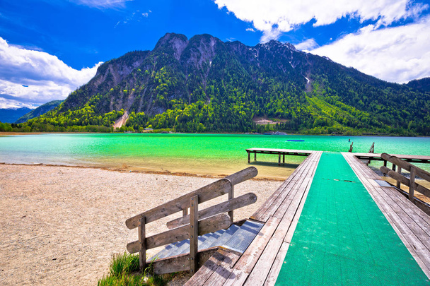 Achen järvi turkoosi vesi ja Alpit vuoristomaisema
 - Valokuva, kuva