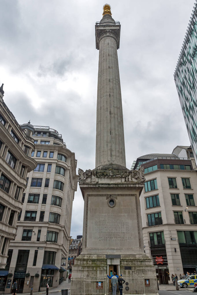 LONDON, ENGLAND - JUNE 18, 2016: Monument to the Great Fire of London, England - Фото, изображение