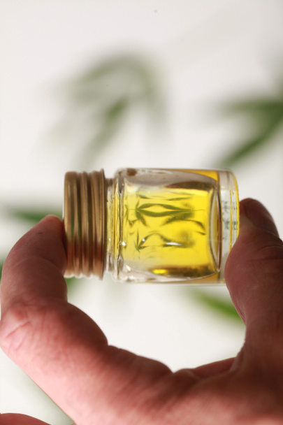 Cannabis deja productos de cáñamo aceite CBD
 - Foto, Imagen