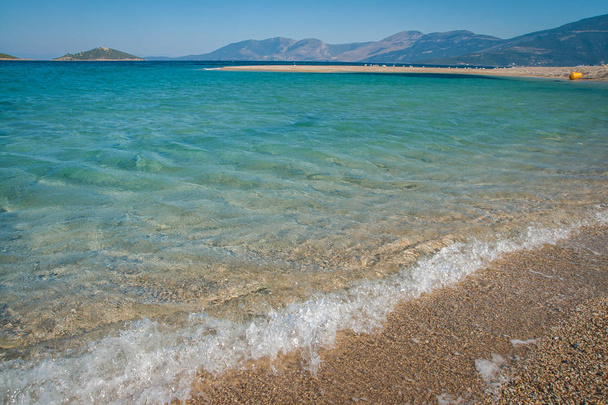 Golden beach on Evbia island in Greece - Zdjęcie, obraz