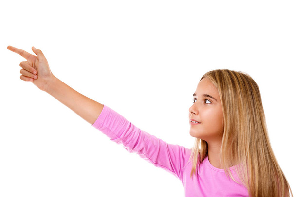 Houkutteleva nuori tyttö osoittaa hänen finger.Isolated
 - Valokuva, kuva