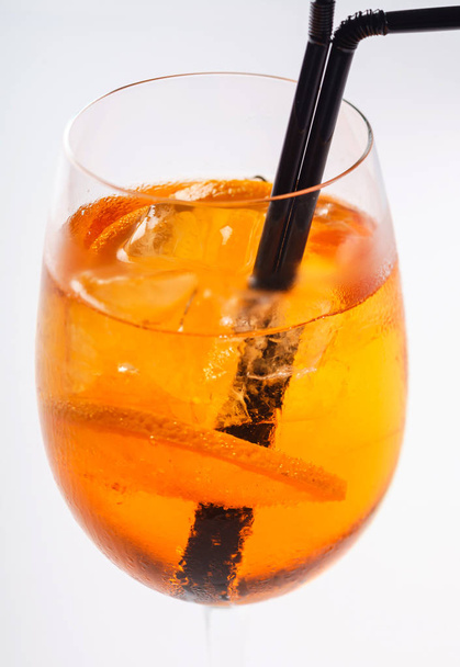 Bright summer cocktail - Foto, afbeelding