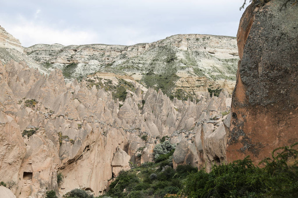 Zelve バレー、カッパドキアの奇岩 - 写真・画像