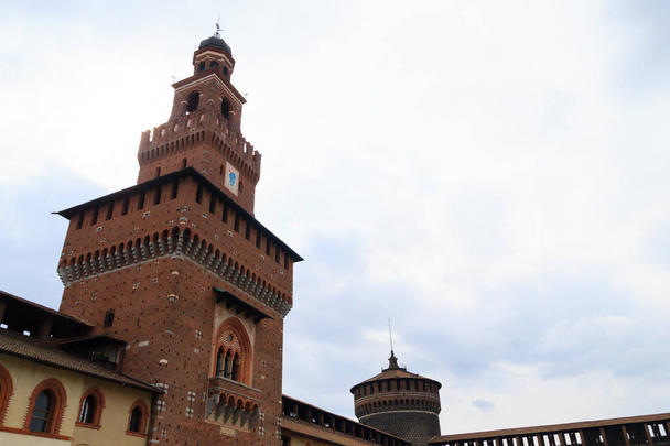 Castillo de Sforza vista en Milán, Italia
 - Foto, imagen