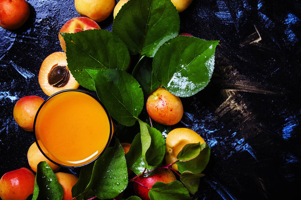 Apricot smoothie, dark background - Foto, afbeelding