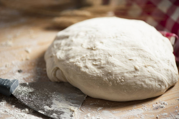 pizza hamur yapmak için hazır ekmek - Fotoğraf, Görsel