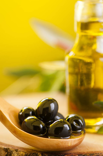 Оливковое масло и оливковое масло
  - Фото, изображение