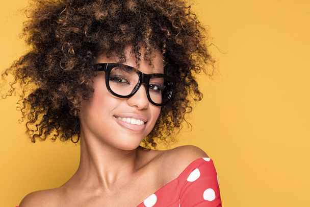 African american girl in eyeglasses on yellow background. - Foto, immagini