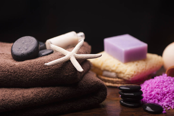 Спа и велнес с натуральным мылом, свечами и инструментами
 - Фото, изображение