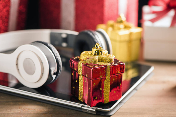 Tablet and headphone best Christmas gifts - Foto, Imagem