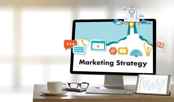 Marketing Strategy technology business man working on laptop com - Foto, immagini