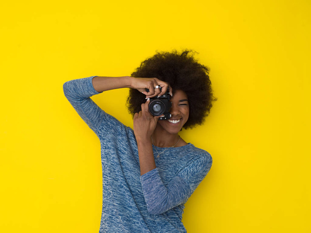 young african american girl taking photo on a retro camera - Foto, afbeelding