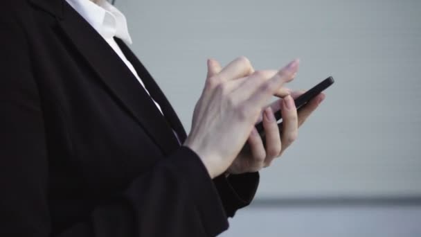 Womens hands touch smart phone screen - Filmati, video