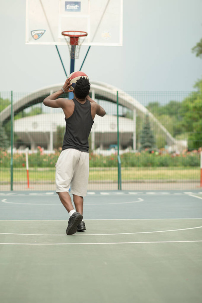 African american man throw ball on basketball court to target, back view - Foto, immagini