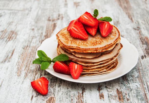 Plate with pancakes - 写真・画像