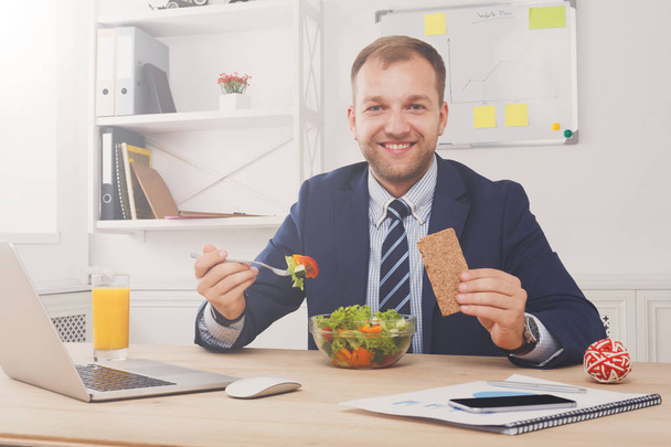 Ember van egészséges üzleti ebéd belső Hivatal modern - Fotó, kép