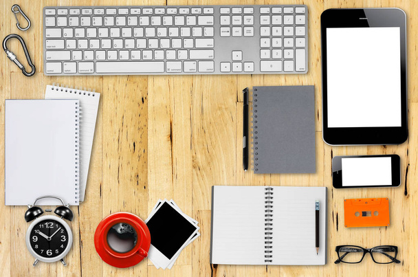 íróasztal, smartphone, a billentyűzet, a ceruza, - Fotó, kép