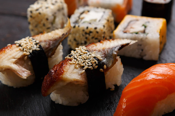 Sada sushi, maki a rohlíky pozadí - Fotografie, Obrázek