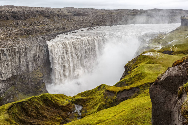 cachoeira detifoss na Islândia
 - Foto, Imagem