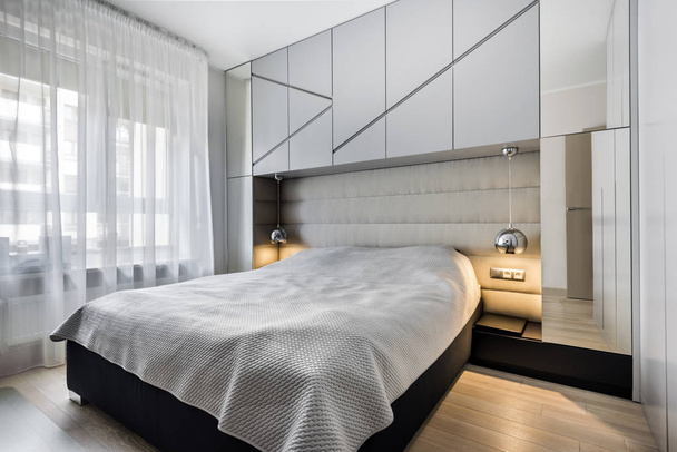 Modern bedroom in gray finishing  - Zdjęcie, obraz