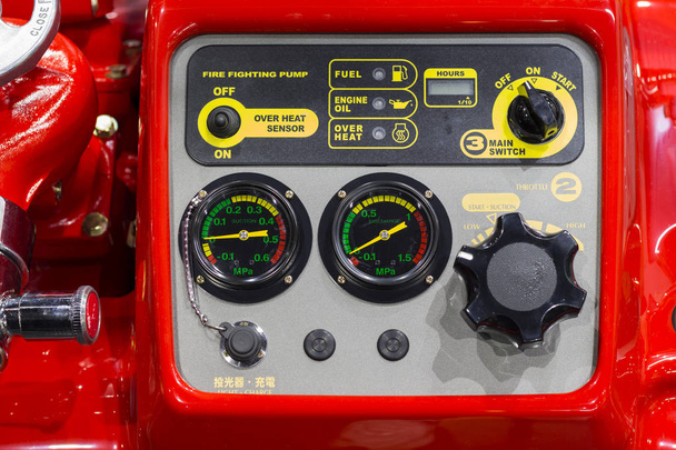 панель управління водяного пожежного насоса; аварійне обладнання
 - Фото, зображення