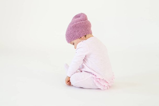 Little baby girl wearing hat sitting on floor - Fotografie, Obrázek