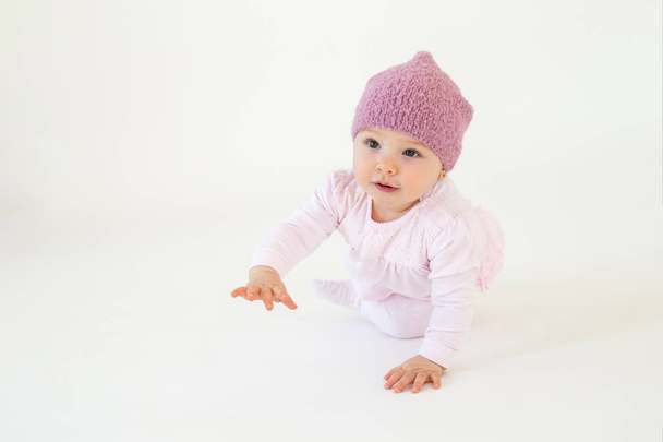 Little baby girl wearing hat sitting on floor - Zdjęcie, obraz