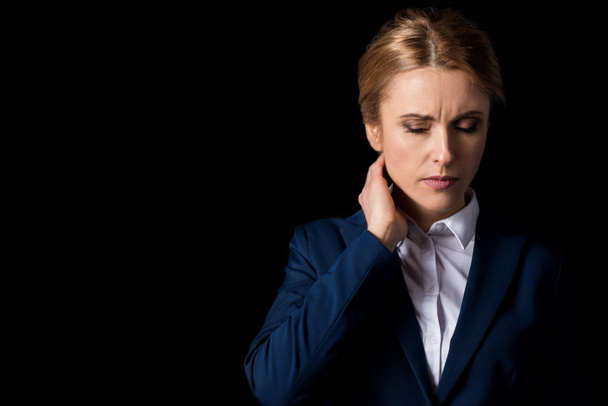 Mujer de negocios cansada con dolor de cabeza
  - Foto, Imagen