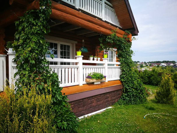 exterior of wooden houses at daytime  - Fotoğraf, Görsel