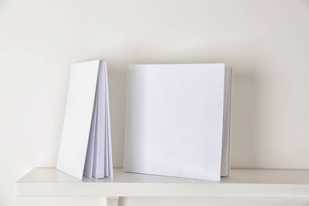 Books with blank white covers on shelf - Foto, Imagem