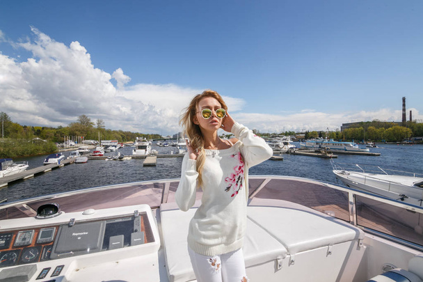 Blonde girl standing on yacht - Φωτογραφία, εικόνα