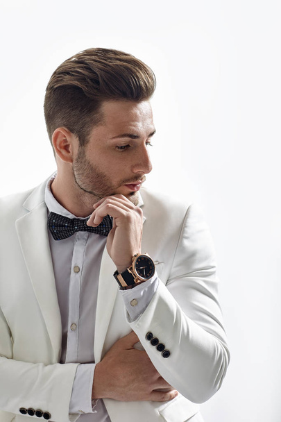 handsome man in elegant suit  - Fotó, kép